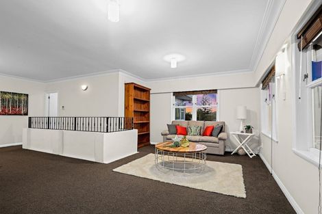 Photo of property in 31 Royal View Road, Te Atatu South, Auckland, 0610