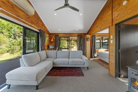Photo of property in 18 Whakaroa Road, Kinloch, Taupo, 3385
