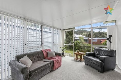 Photo of property in 353 Stokes Valley Road, Stokes Valley, Lower Hutt, 5019