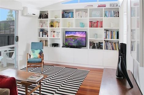 Photo of property in 38 Wellesley Road, Mangere Bridge, Auckland, 2022