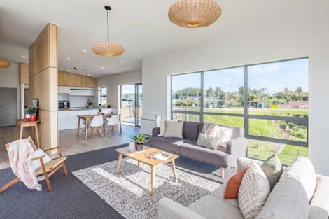 Photo of property in 14 Te Heke Place, Waikanae, 5036