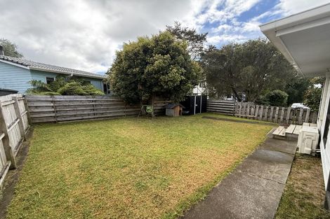Photo of property in 2/14 Moxham Grove, Massey, Auckland, 0614