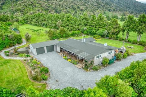 Photo of property in 2147 Lake Brunner Road, Inchbonnie, Kumara, 7875