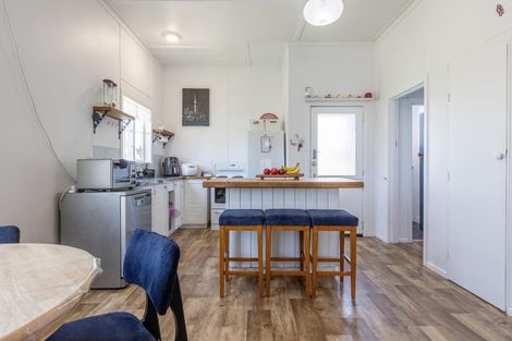 Photo of property in 15 Waverley Street, Waipawa, 4210