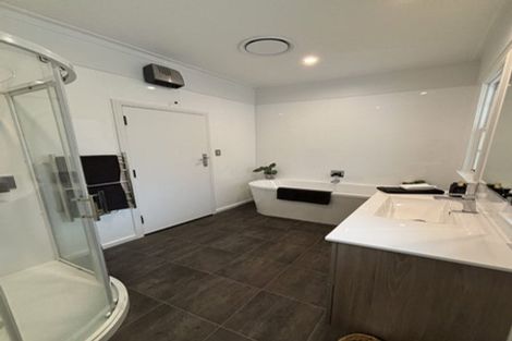 Photo of property in 27 Phoenix Avenue, Hokowhitu, Palmerston North, 4410