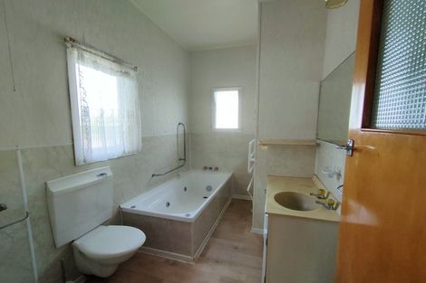 Photo of property in 34 Glenfern Road, Mellons Bay, Auckland, 2014