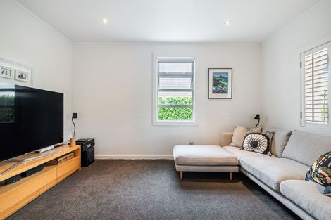 Photo of property in 5 Holiday Road, Milford, Auckland, 0620