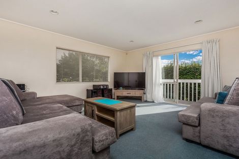 Photo of property in 2/74 College Road, Northcote, Auckland, 0627