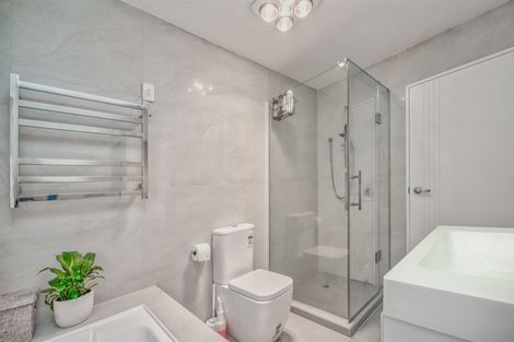 Photo of property in 11 San Casello Rise, Henderson, Auckland, 0612