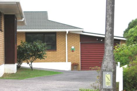 Photo of property in 2/5 Milwaukee Place, Glendene, Auckland, 0602