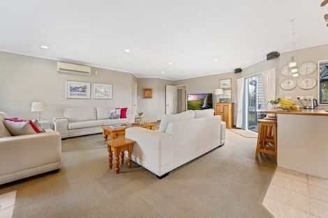 Photo of property in 43 Kinder Street, Acacia Bay, Taupo, 3330