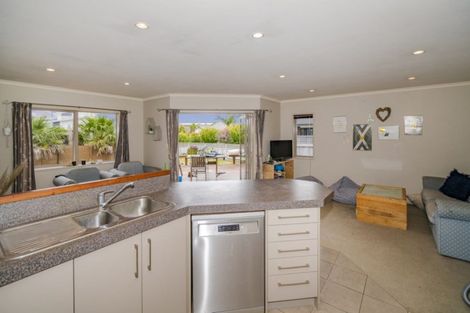 Photo of property in 9 Waitotara Way, Whitianga, 3510