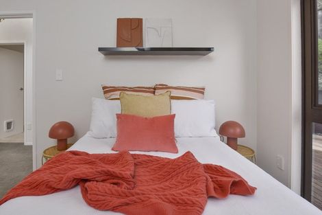 Photo of property in 2/24 Colonial Road, Birkenhead, Auckland, 0626