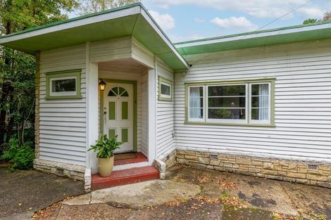 Photo of property in 15 Fairmount Road, Titirangi, Auckland, 0604