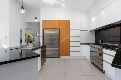 Photo of property in 8 Jellicoe Drive, Hamilton East, Hamilton, 3216