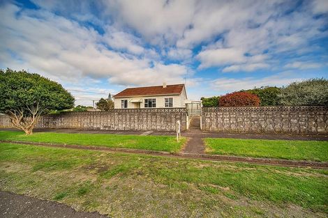 Photo of property in 12 Clive Street, Hawera, 4610