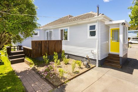 Photo of property in 32 Heretaunga Square, Silverstream, Upper Hutt, 5019