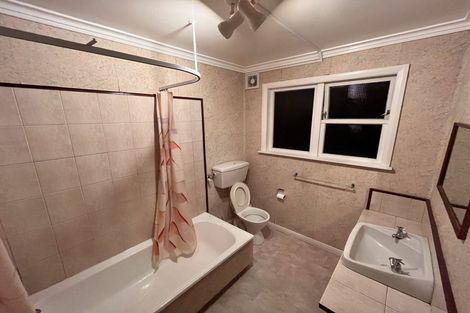 Photo of property in 27 Saint Albans Avenue, Hokowhitu, Palmerston North, 4410