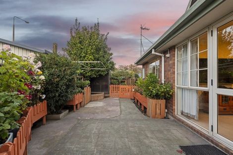 Photo of property in 2 Curletts Road, Sockburn, Christchurch, 8042