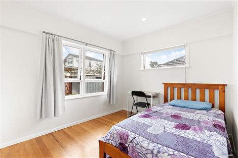 Photo of property in 1 Chatsworth Crescent, Pakuranga Heights, Auckland, 2010