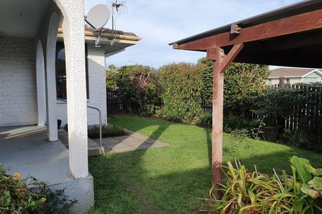 Photo of property in 2/12 Camrose Place, Ilam, Christchurch, 8041