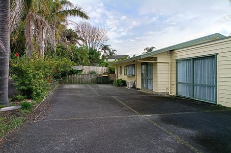 Photo of property in 74 Rosario Crescent, Red Beach, 0932