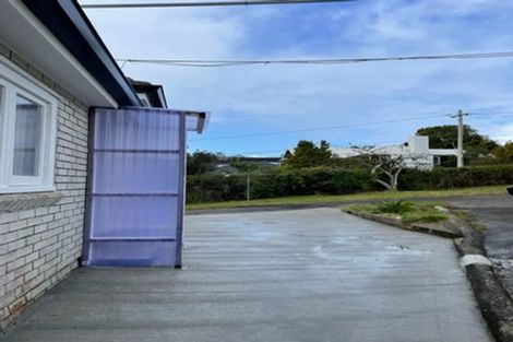 Photo of property in 1/22 Cliff View Drive, Green Bay, Auckland, 0604