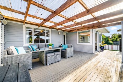 Photo of property in 4 Rixon Place, Te Atatu Peninsula, Auckland, 0610