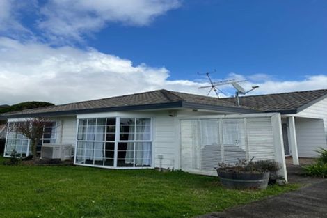 Photo of property in 24 Randwick Place, Randwick Park, Auckland, 2105