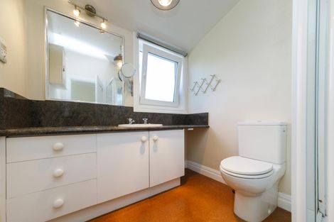 Photo of property in 27 Springdale Grove, Fitzherbert, Palmerston North, 4410