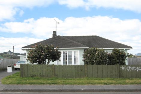 Photo of property in 72 Sutton Crescent, Papakura, 2110
