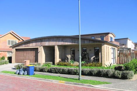 Photo of property in 21 South Kensington Way, Henderson, Auckland, 0612