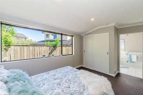 Photo of property in 19 Bluewater Place, Paraparaumu, 5032