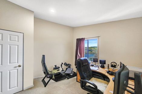 Photo of property in 82a Stewart Drive, Newlands, Wellington, 6037