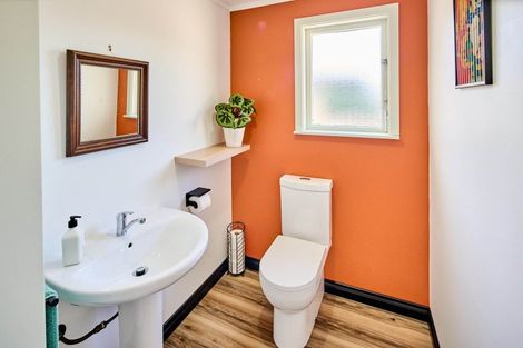 Photo of property in 135 Seaview Road, Paraparaumu Beach, Paraparaumu, 5032