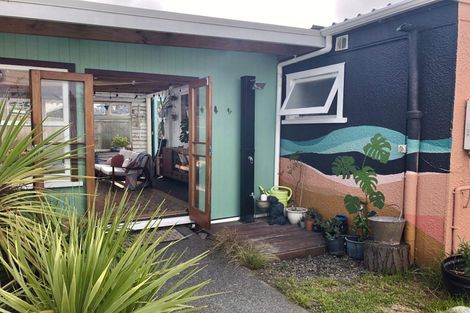 Photo of property in 16 Chrystal Street, Foxton Beach, Foxton, 4815