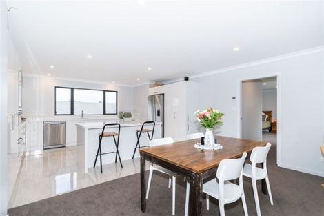 Photo of property in 5 Grand Oaks Drive, Awapuni, Palmerston North, 4412