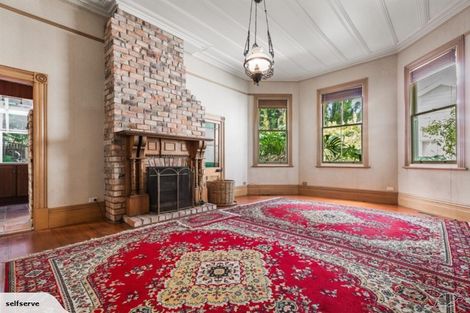 Photo of property in 5 Queen Street, Northcote Point, Auckland, 0627