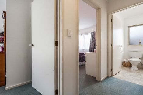 Photo of property in 2/74 College Road, Northcote, Auckland, 0627