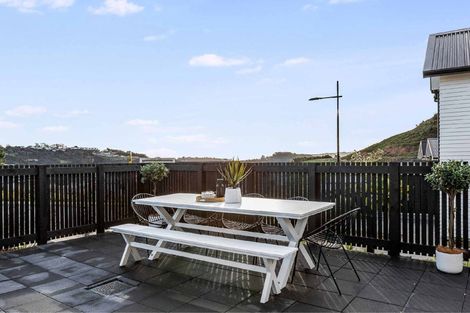 Photo of property in 33 Oakum Road, Whitby, Porirua, 5024