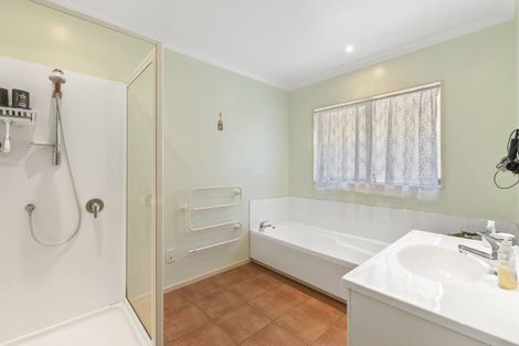 Photo of property in 10 Leanne Way, Waikanae Beach, Waikanae, 5036