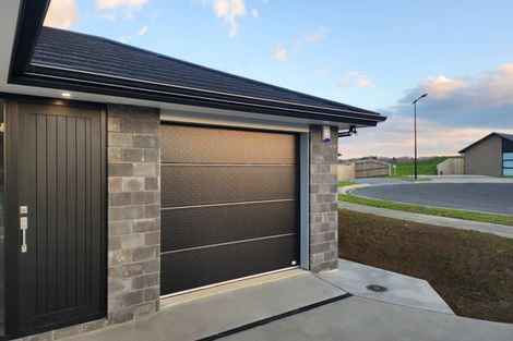 Photo of property in 2 Paapaka Way, Waiuku, 2123