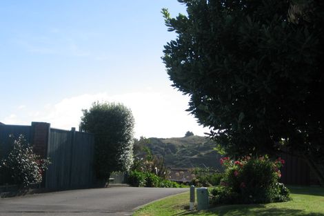 Photo of property in 2/18 Sailmaker Close, Whitby, Porirua, 5024