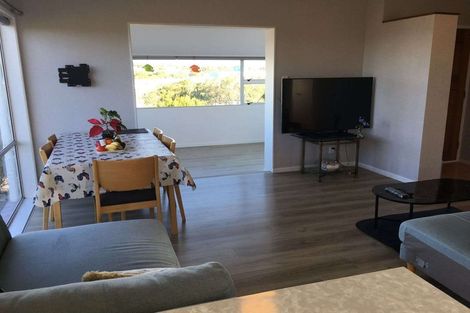 Photo of property in 2/2 Camelot Place, Glenfield, Auckland, 0629