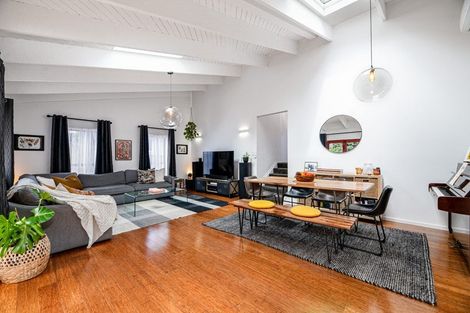 Photo of property in 5 Derwent Crescent, Titirangi, Auckland, 0604