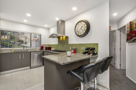 Photo of property in 57a Ribbonwood Crescent, Goodwood Heights, Auckland, 2105