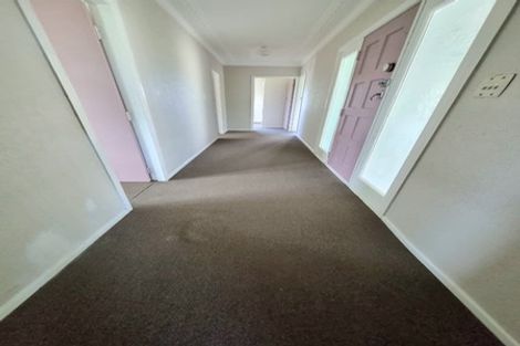 Photo of property in 2 Martin Place, Kelston, Auckland, 0602