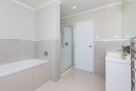 Photo of property in 14 Manutewhau Road, Massey, Auckland, 0614