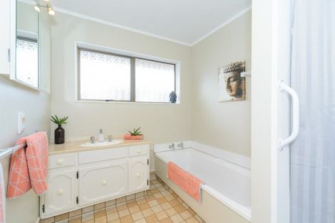 Photo of property in 6 Caulfield Place, Awapuni, Palmerston North, 4412