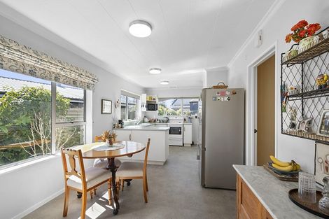 Photo of property in 13 John Guthrie Place, Merrilands, New Plymouth, 4312